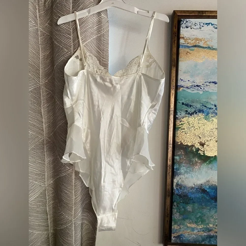 Victoria’s Secret One Piece Womens Size Large Lingerie Beige Satin Lace NWT